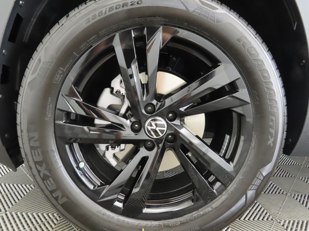 2026 Volkswagen Atlas Cross Sport SEL R-Line photo 28