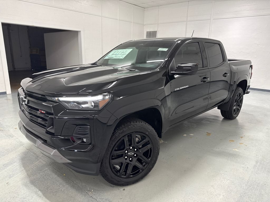 2025 Chevrolet Colorado Z71 photo 3