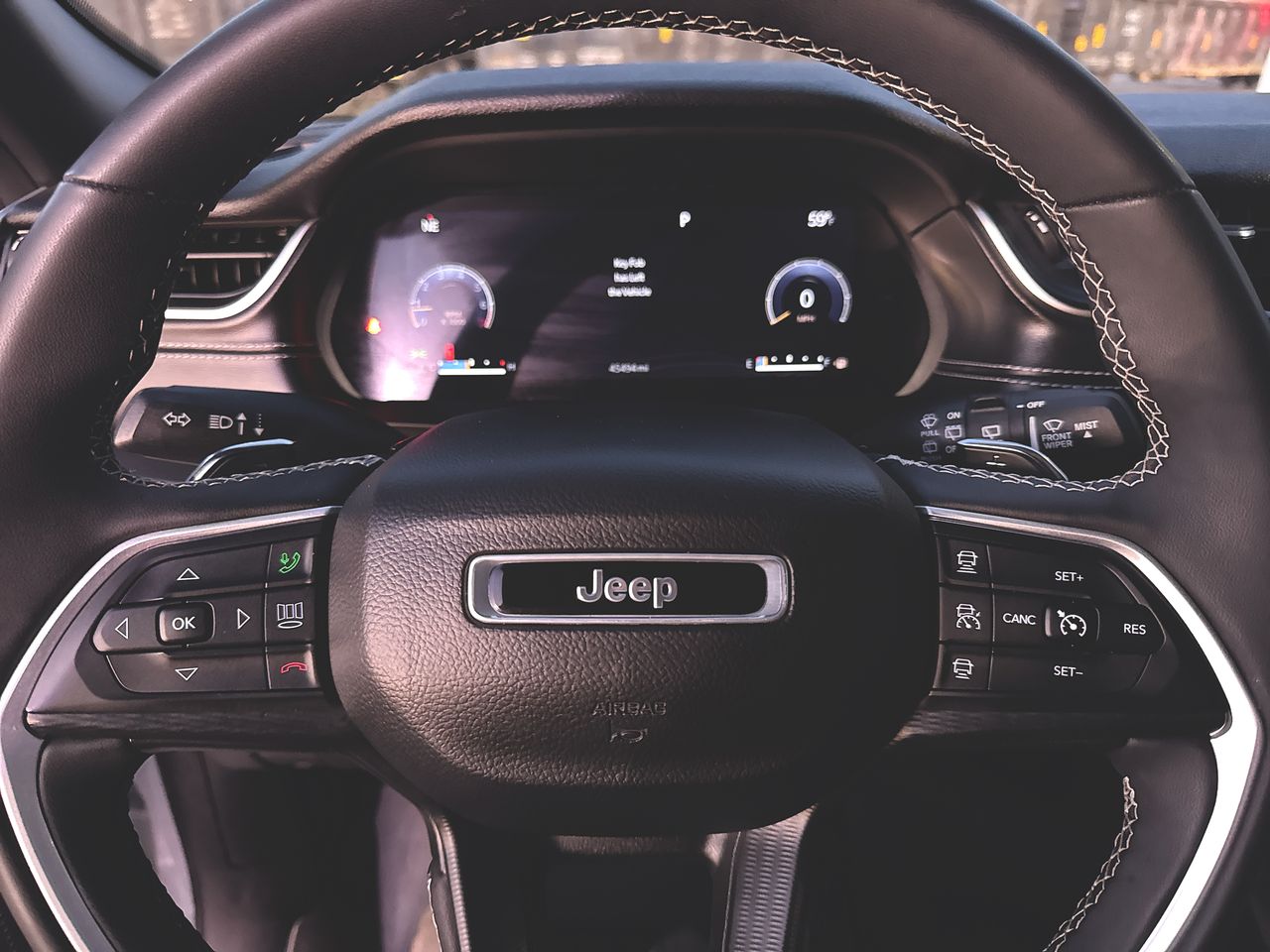 2023 Jeep Grand Cherokee Laredo Altitude photo 3