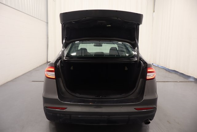 2020 Ford Fusion SE photo 18