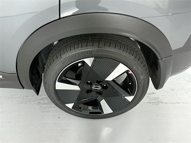 2025 Nissan Kicks SR photo 11