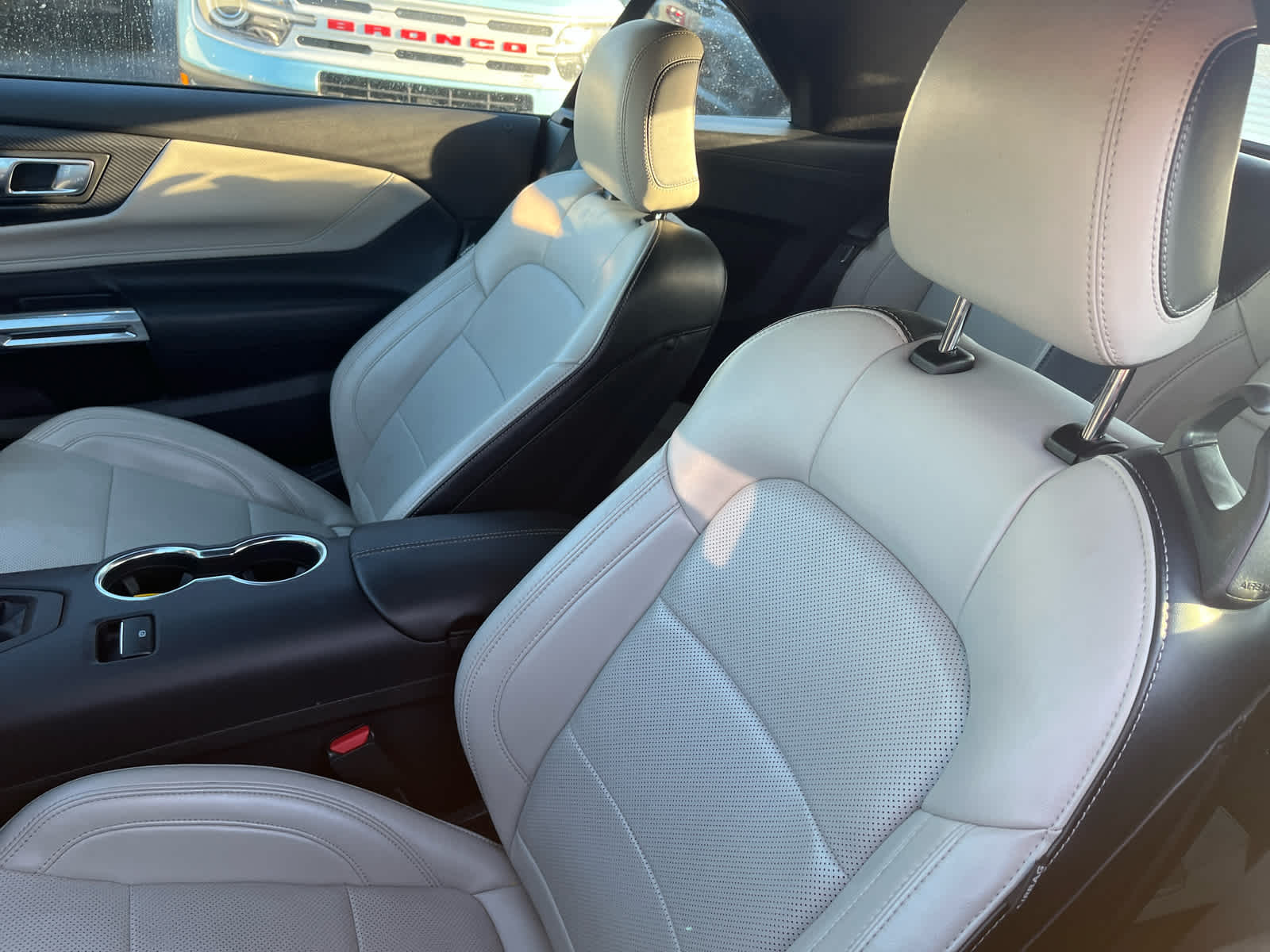 2024 Ford Mustang EcoBoost Premium Convertible photo 3