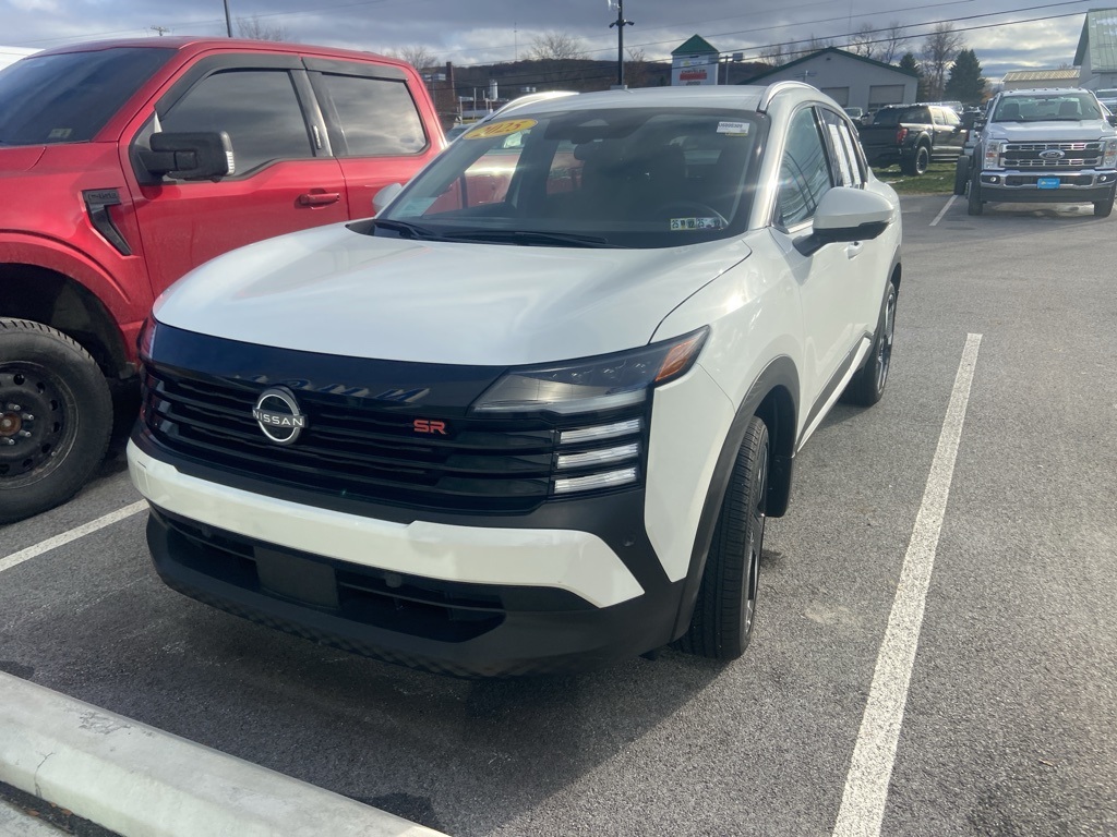 2025 Nissan Kicks SR photo 3