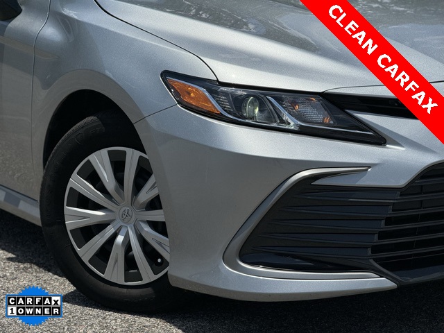 2023 Toyota Camry Hybrid LE photo 2