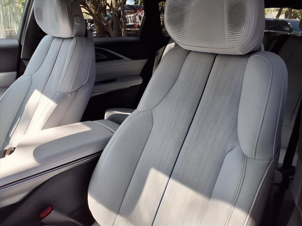 2024 Cadillac Lyriq Luxury photo 12