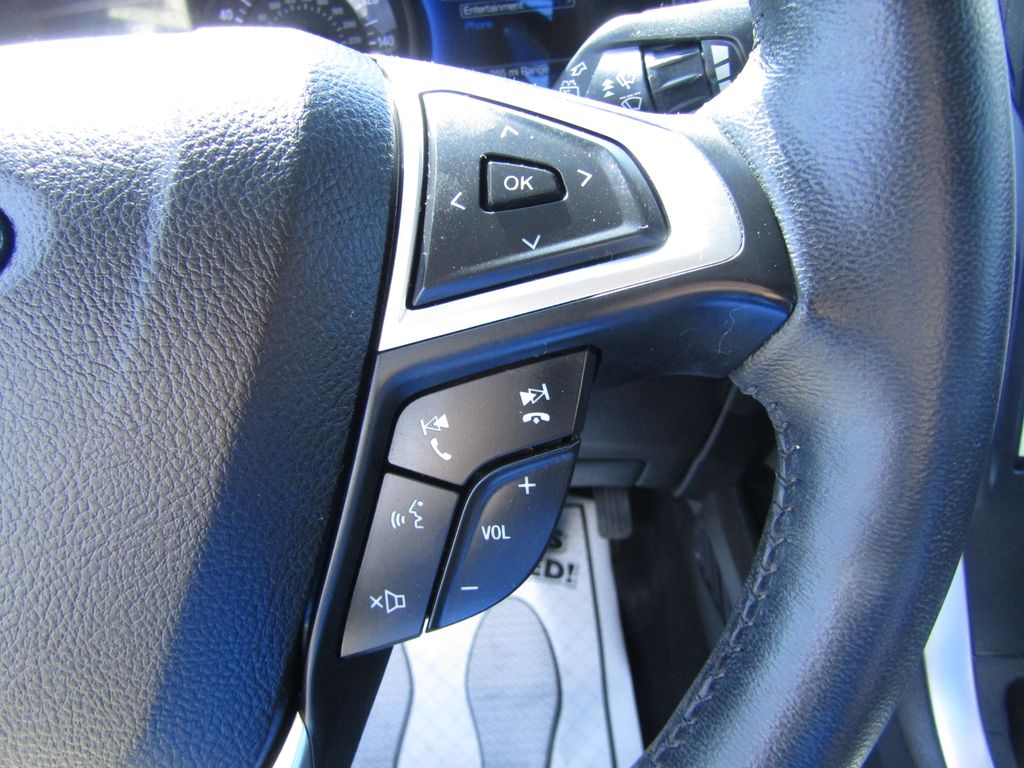 2023 Ford Edge SEL photo 17