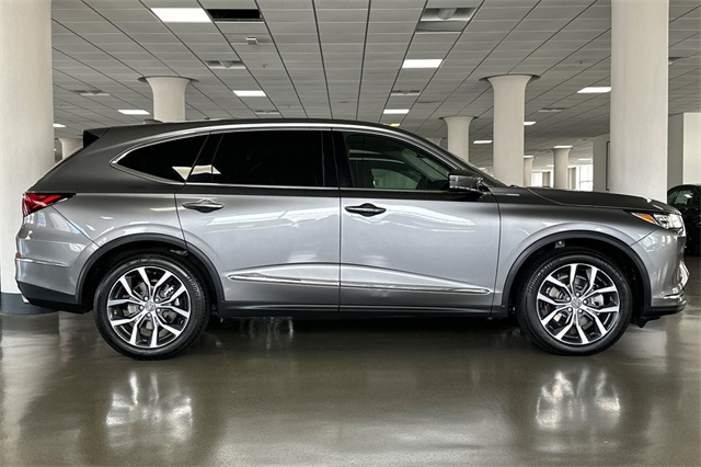 2023 Acura MDX Technology SH-AWD photo 2