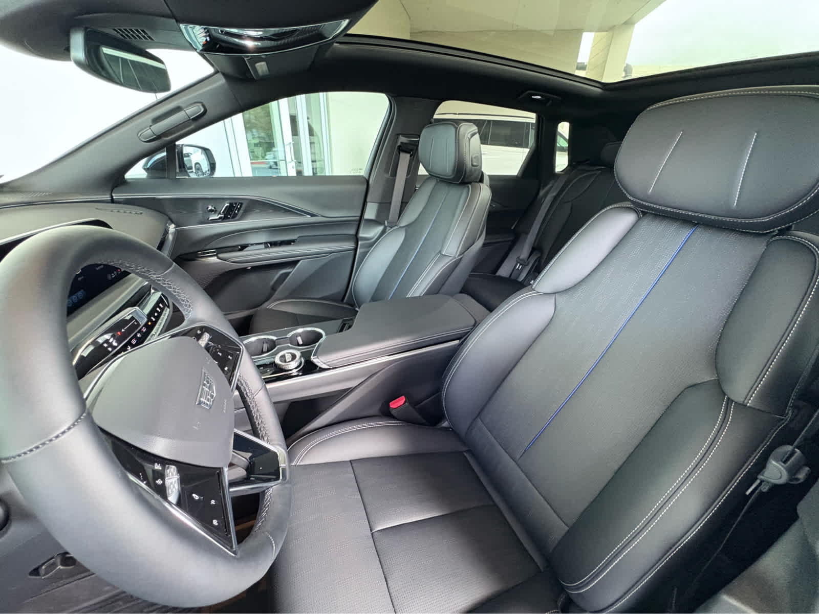 2025 Cadillac Lyriq Luxury photo 17