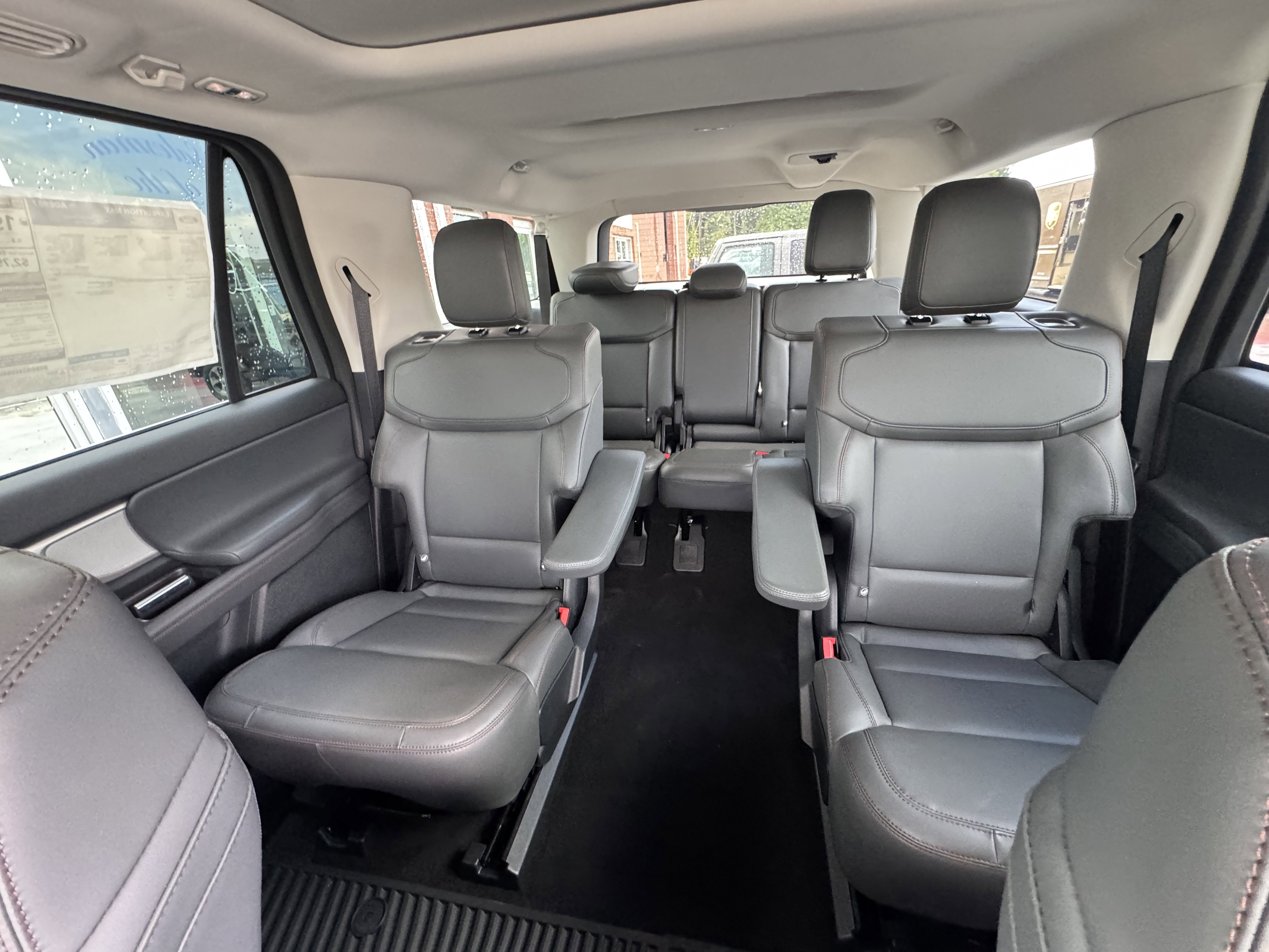 2025 Ford Expedition MAX photo 2