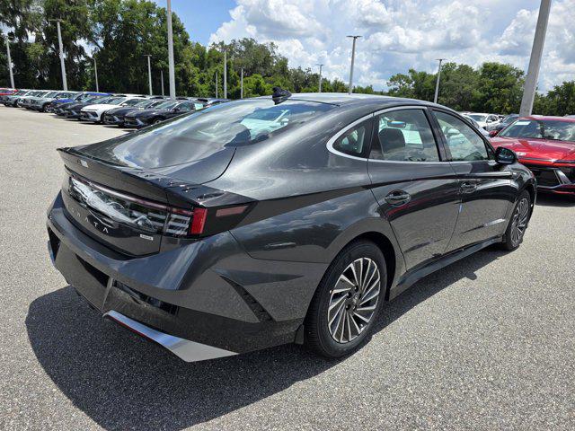 2025 Hyundai Sonata Hybrid SEL photo 3