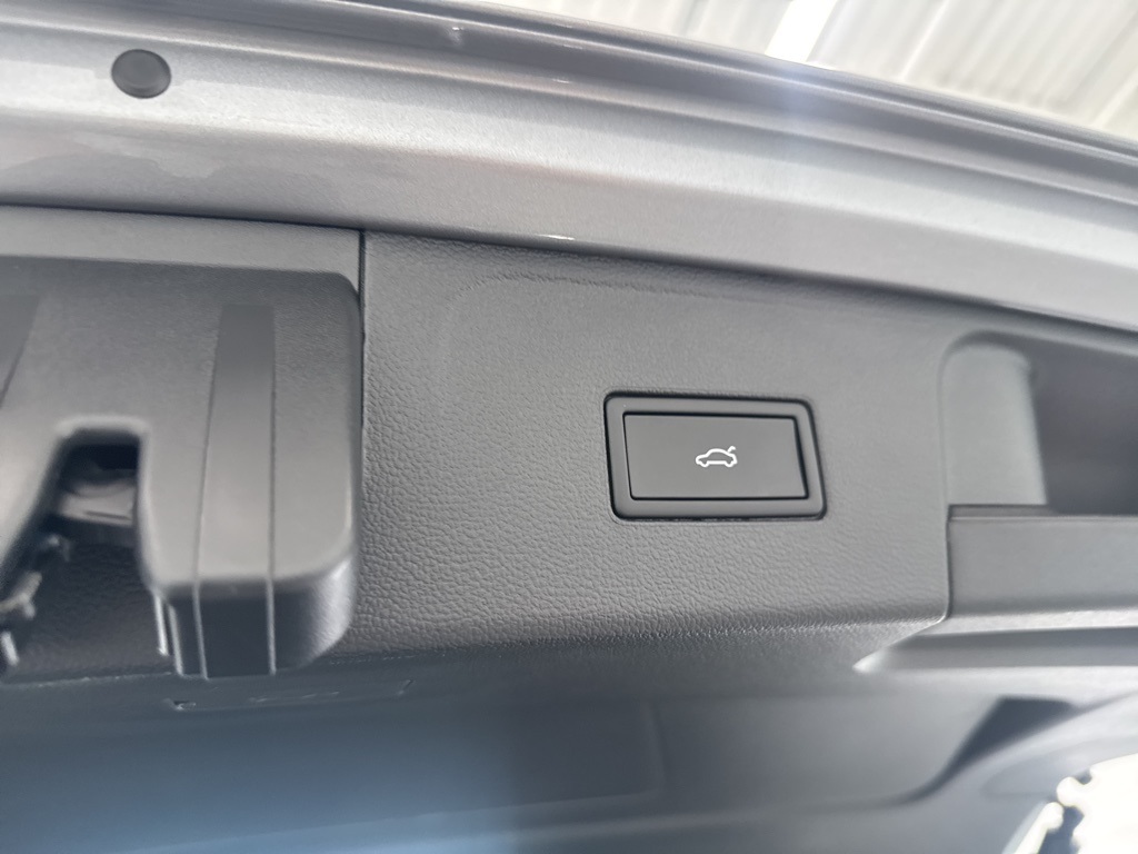 2026 Volkswagen Atlas SEL photo 26