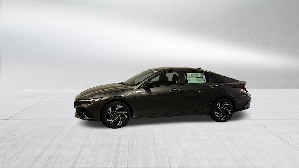 2025 Hyundai Elantra SEL Sport photo 2