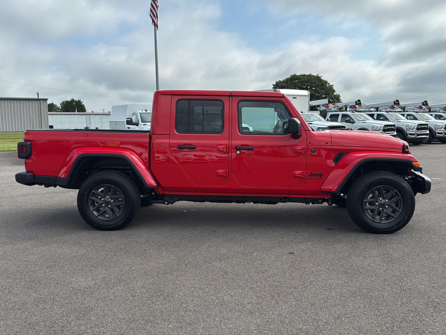 2025 Jeep Gladiator Sport S photo 4
