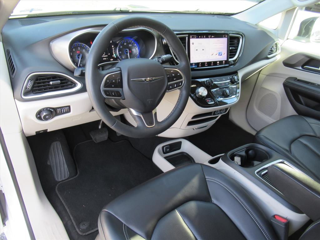 2023 Chrysler Pacifica Touring L photo 14