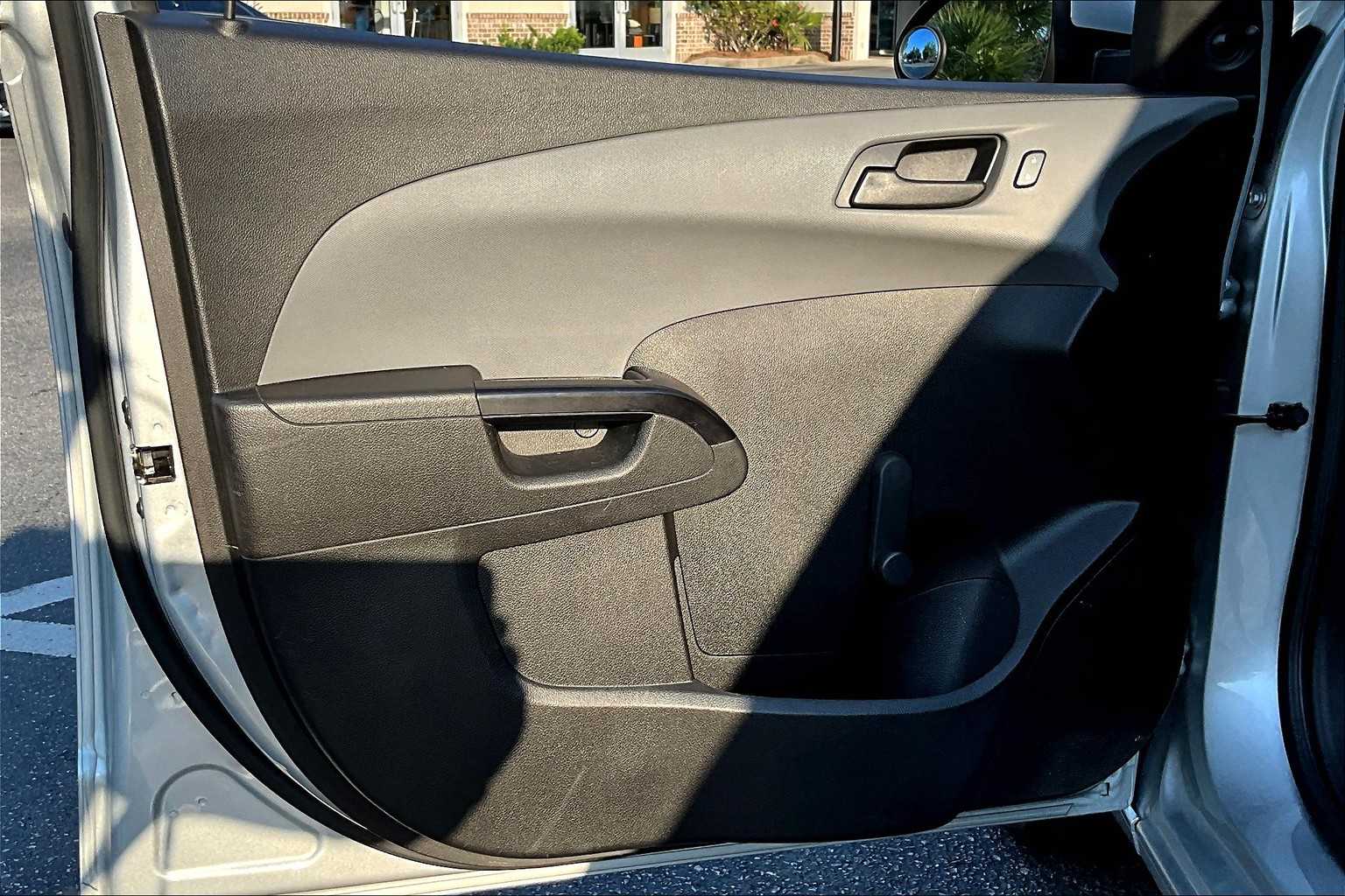 2020 Chevrolet Sonic LT photo 19