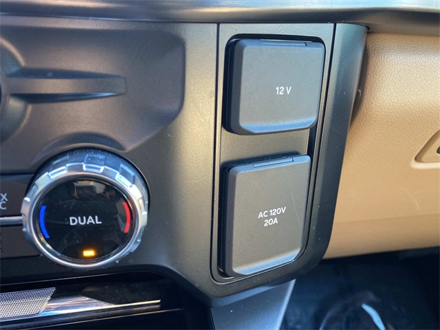 2024 Ford F-350 Lariat photo 30