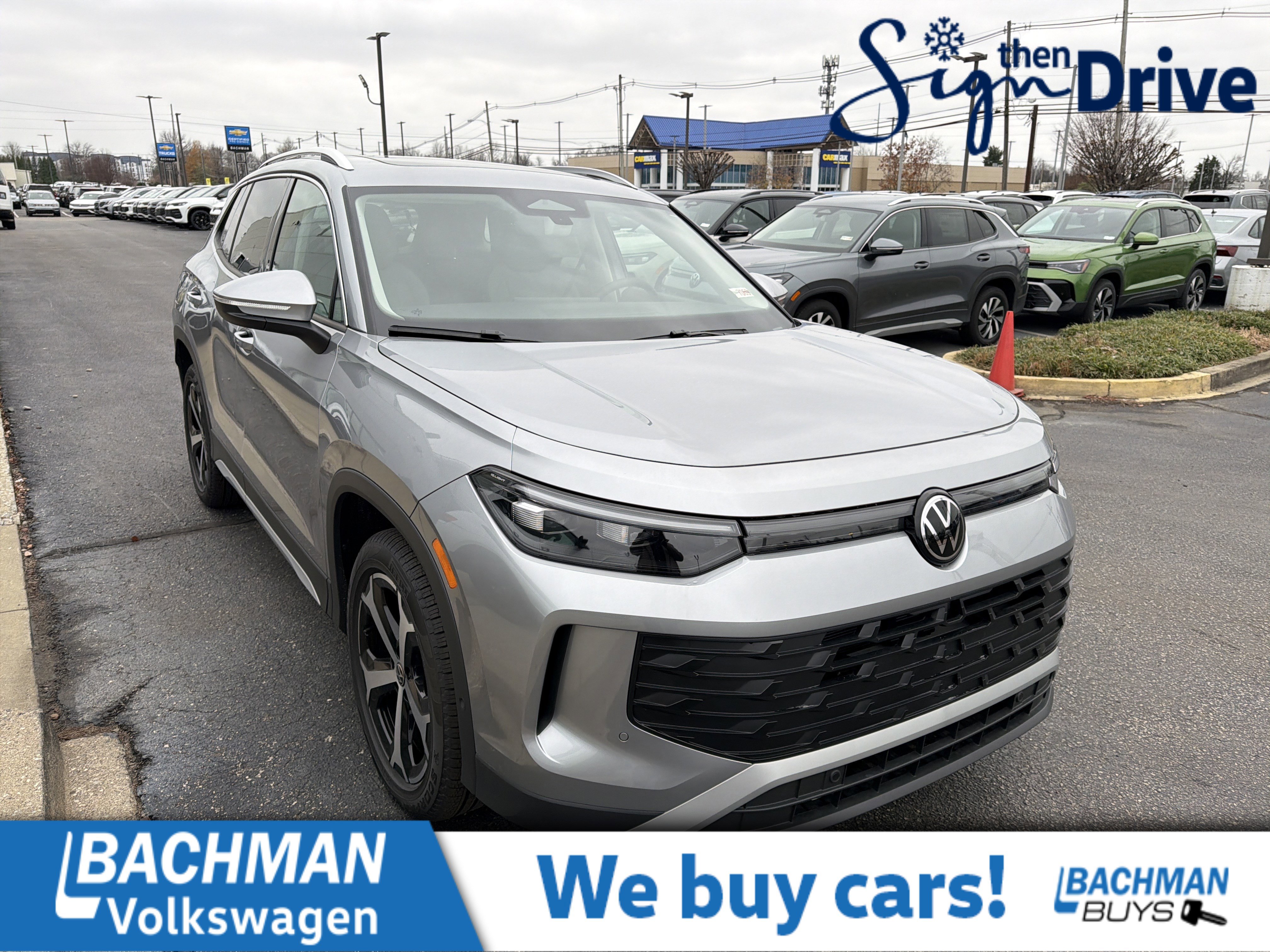 2025 Volkswagen Tiguan SE's photo