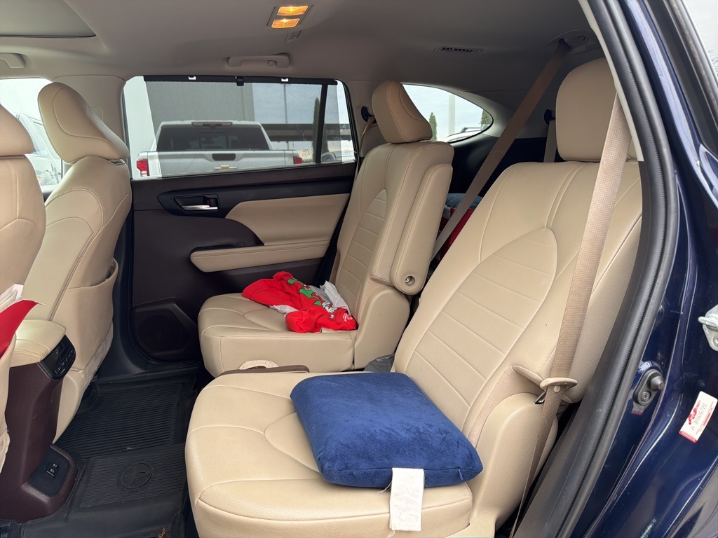 2020 Toyota Highlander XLE photo 3