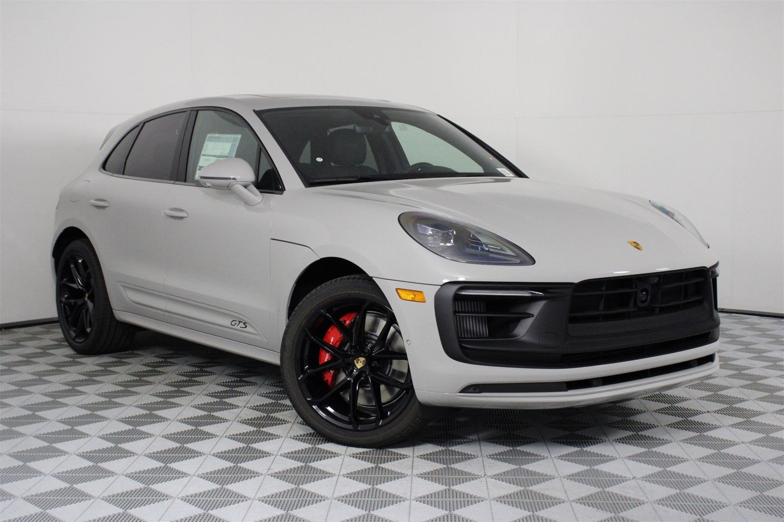 2026 Porsche Macan GTS photo 9