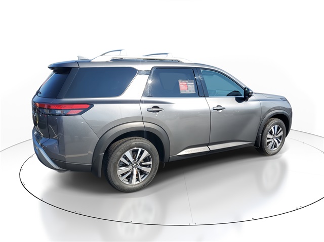 2024 Nissan Pathfinder SL photo 3