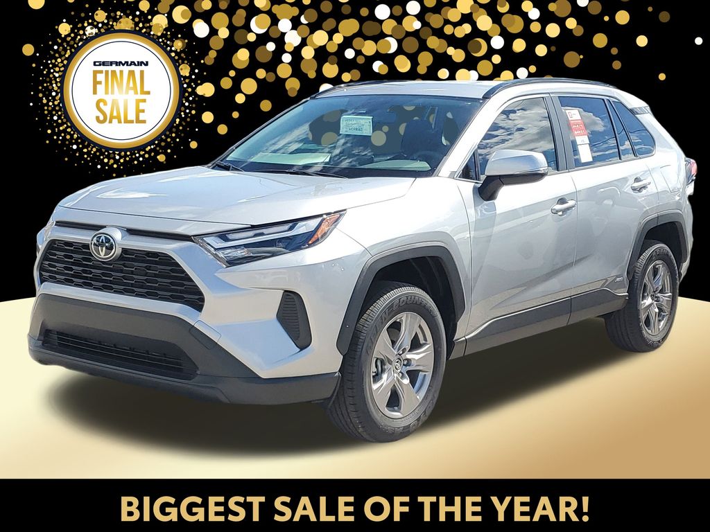 2025 Toyota RAV4 LE's photo