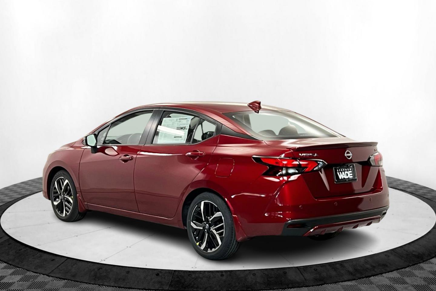 2025 Nissan Versa SR photo 3