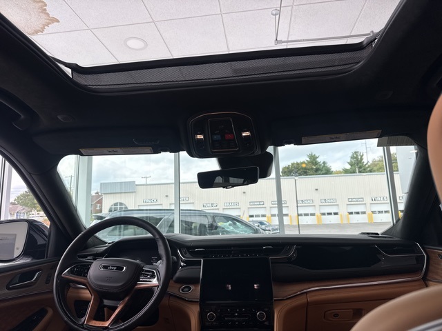 2025 Jeep Grand Cherokee Summit Reserve photo 9