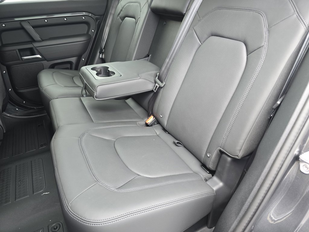 2025 Land Rover Defender 110 X-Dynamic SE photo 21