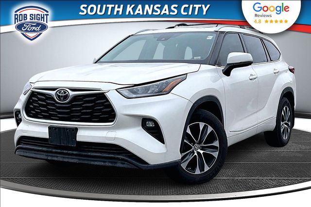 Used 2020 Toyota Highlander XLE with VIN 5TDGZRBH6LS510513 for sale in Kansas City