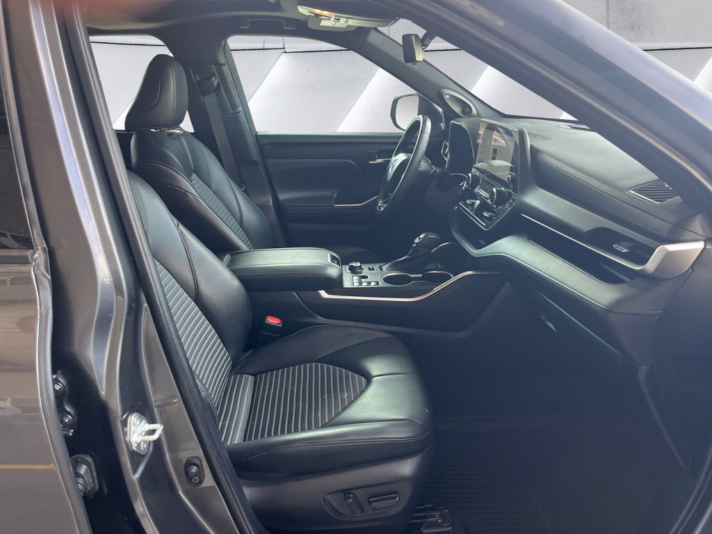 2023 Toyota Highlander XSE photo 13