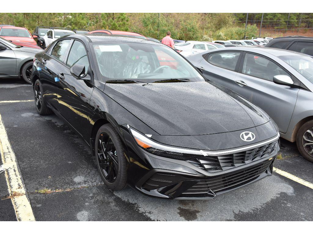 2026 Hyundai Elantra SEL Sport photo 2