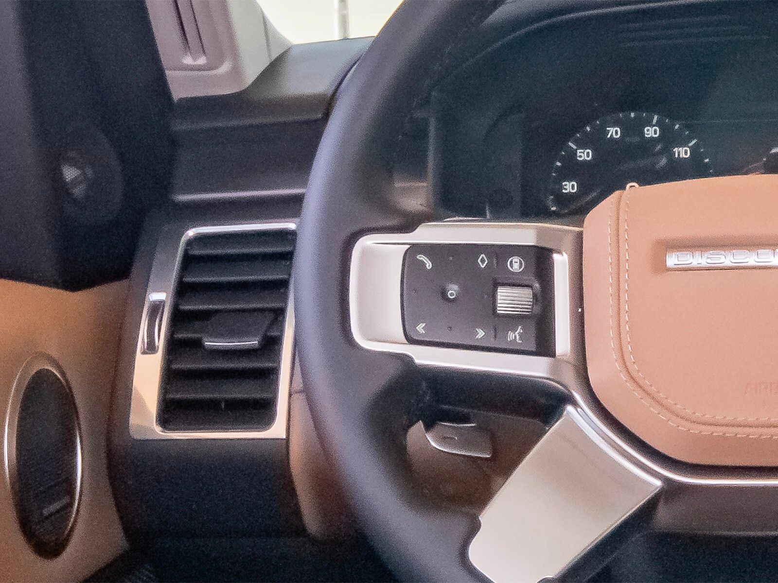 2025 Land Rover Discovery Metropolitan Edition photo 15