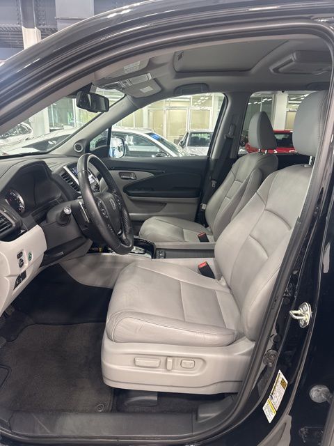2016 Honda Pilot Touring photo 9