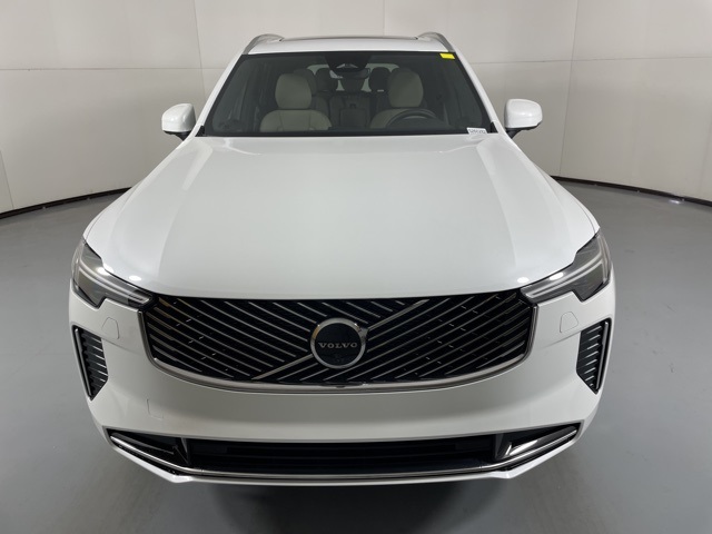 2026 Volvo XC90 B5 AWD Plus photo 3
