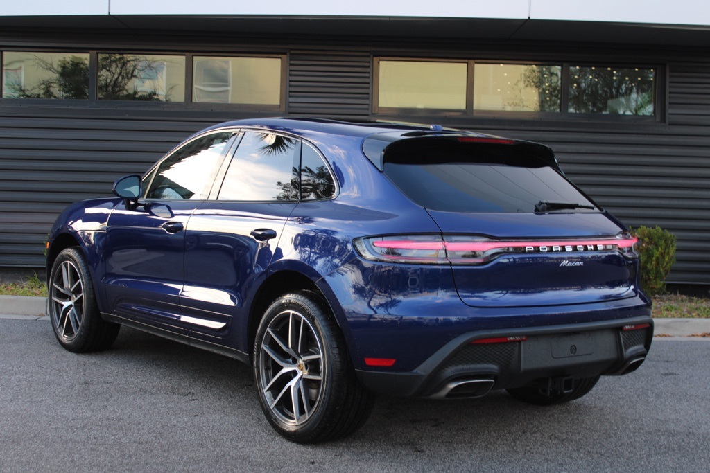 2025 Porsche Macan Base photo 3