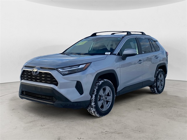 2024 Toyota RAV4 XLE's photo