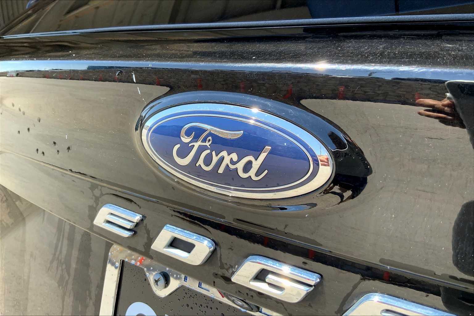 2023 Ford Edge SEL photo 28
