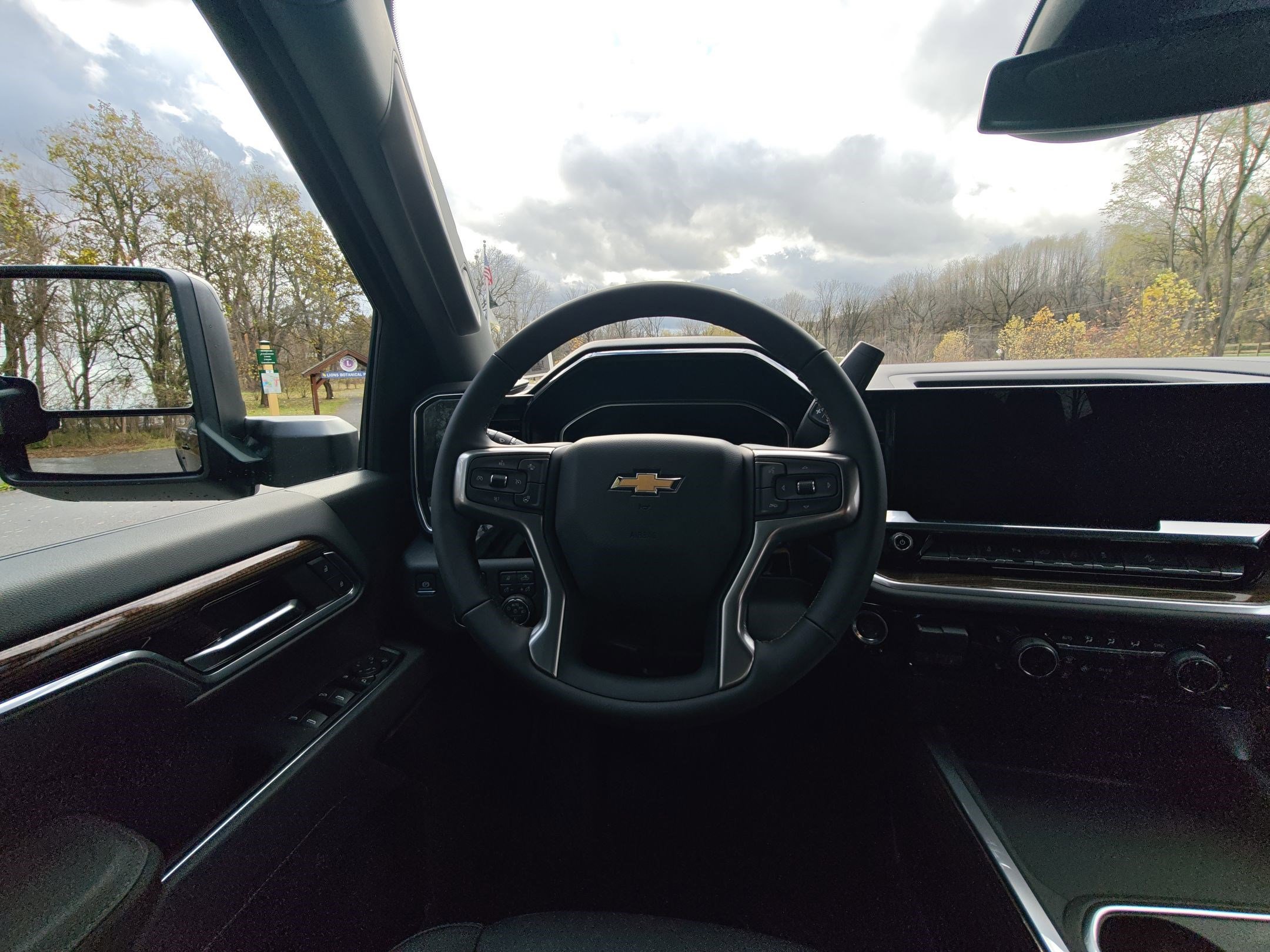 2026 Chevrolet Silverado 2500HD LT photo 2