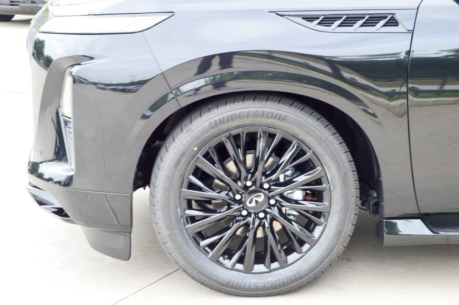 2025 Infiniti QX80 photo 5