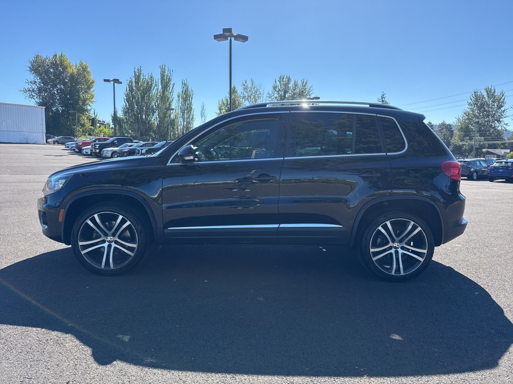 2017 Volkswagen Tiguan SEL photo 3