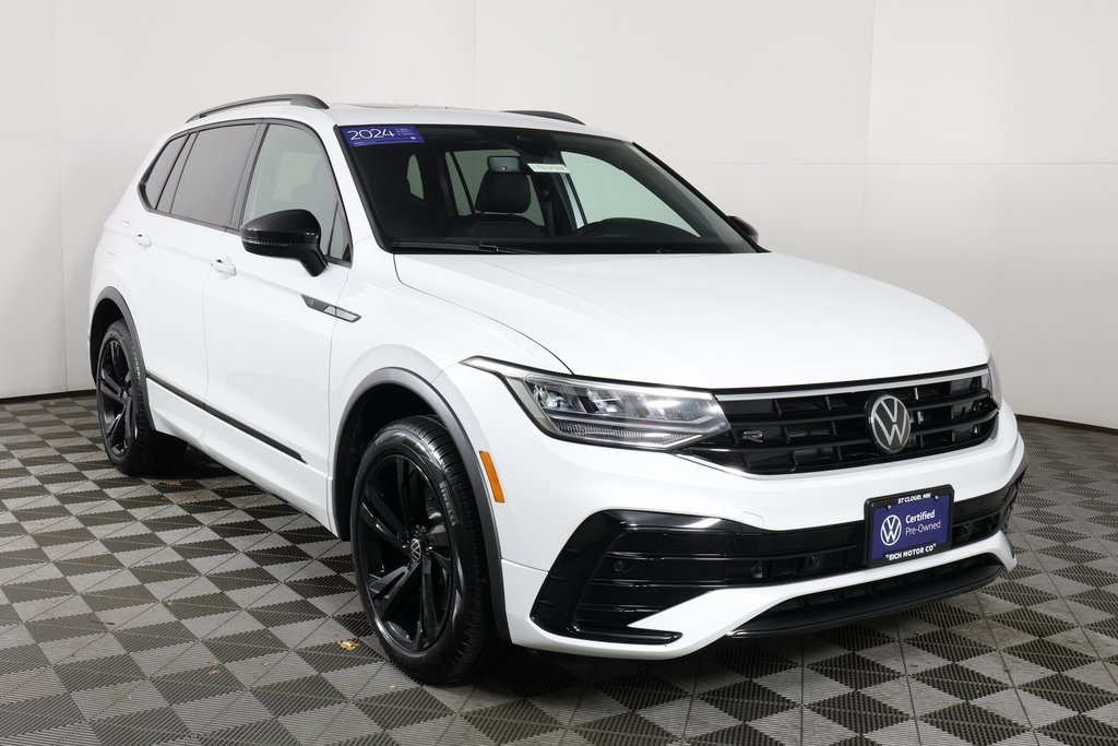 2024 Volkswagen Tiguan SE R-LINE BLACK's photo