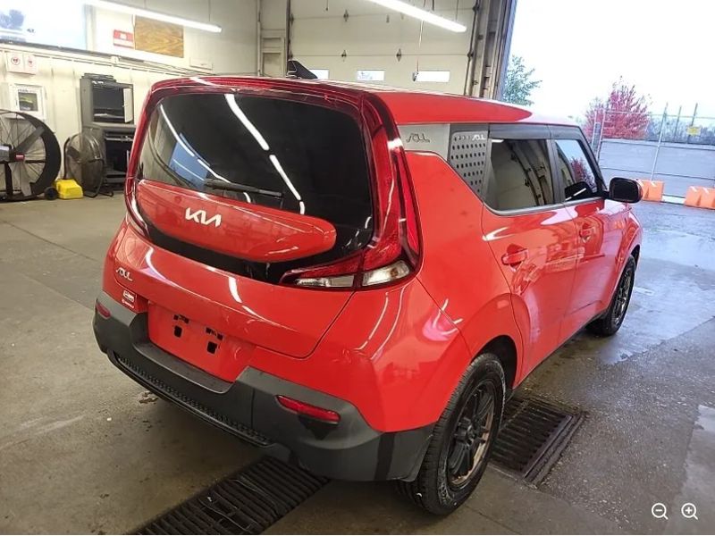 2022 Kia Soul LX S X-Line photo 3