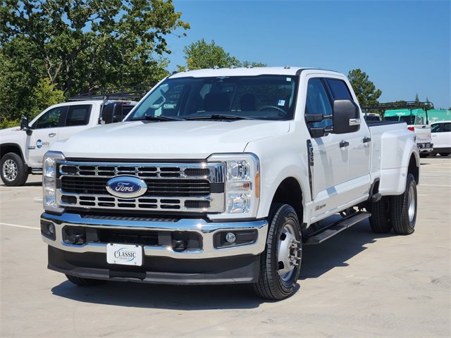 2023 Ford F-350 XLT photo 3