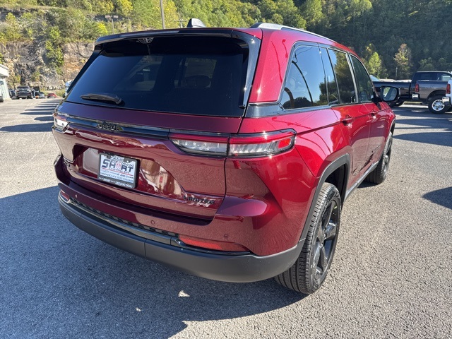 2025 Jeep Grand Cherokee Limited photo 3