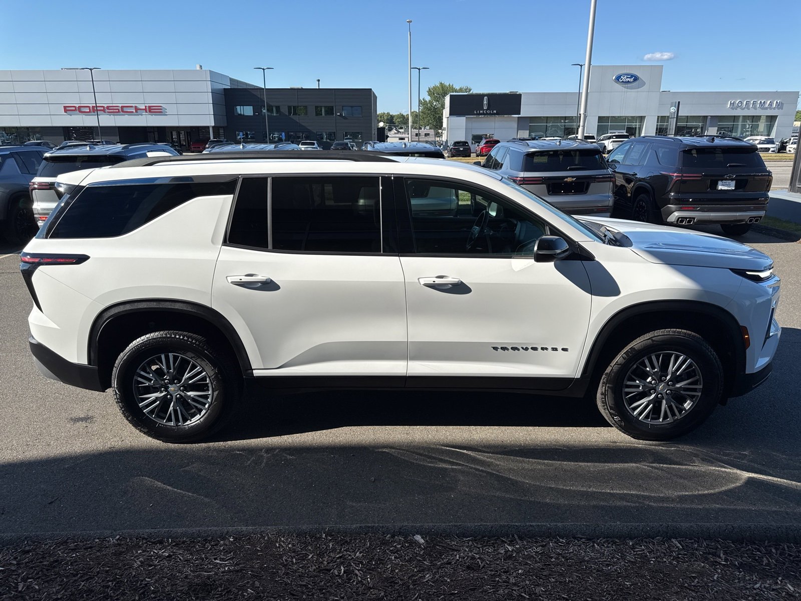2025 Chevrolet Traverse photo 4