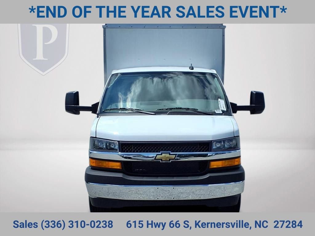 2024 Chevrolet Express Cutaway 3500 photo 2