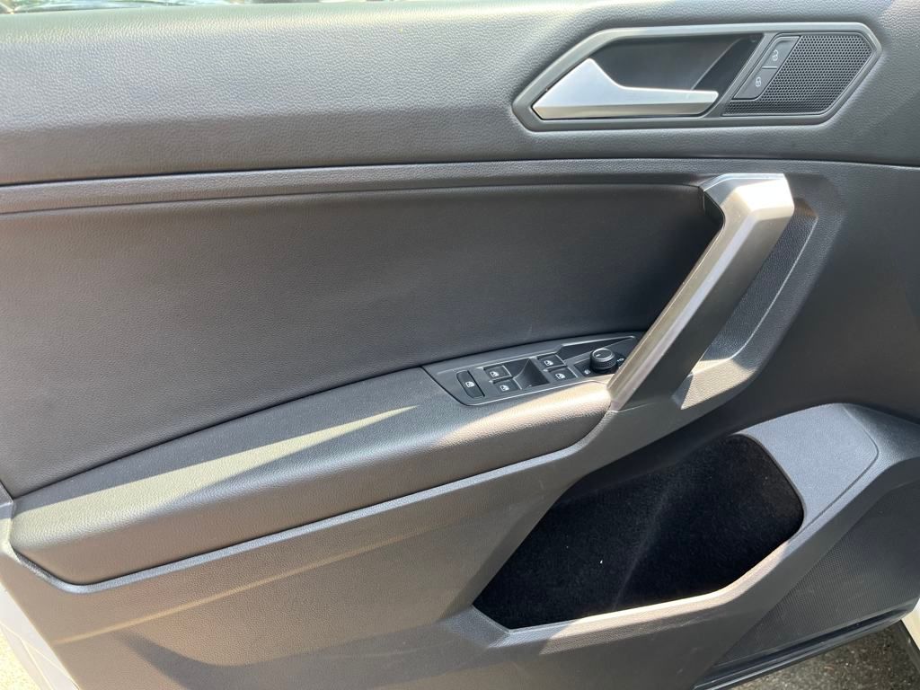 2021 Volkswagen Tiguan SE photo 8