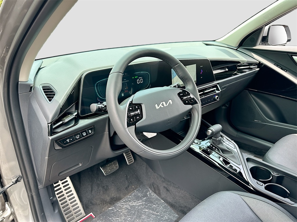 2025 Kia Niro SX Touring photo 9