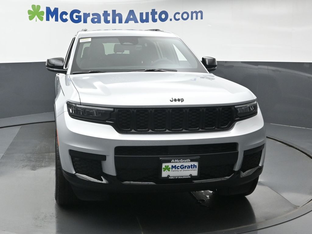 2025 Jeep Grand Cherokee Altitude photo 2
