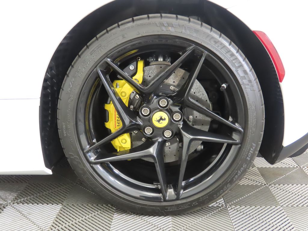 2022 Ferrari F8 Spider Base photo 33